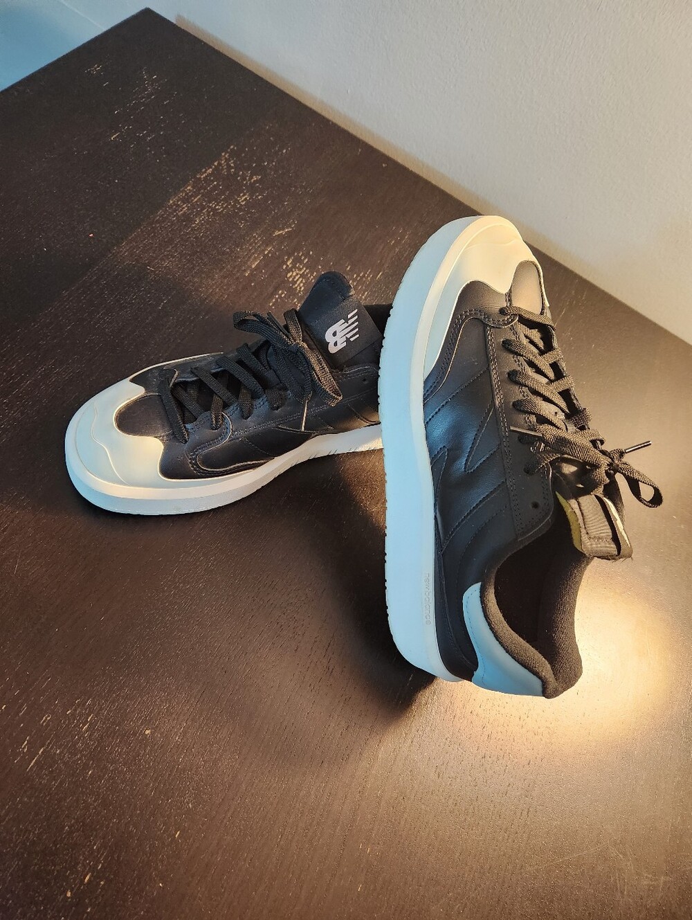 New Balance Men's Black and White Low-Top Sneakers. NO Insoles. Excellent Cond